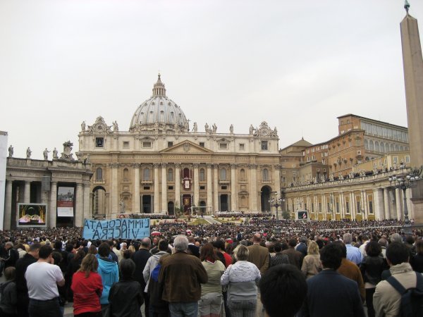 Basilica and Crowd