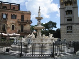 Fountain in Piazza del Duomo
