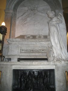 Bellini's tomb in Duomo