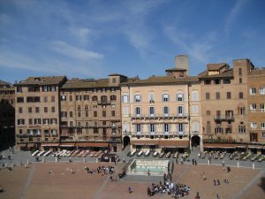View of Piazza del Campo from the ground