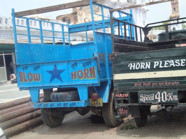 Examples of INdian vehicles requesting even more use of the horn