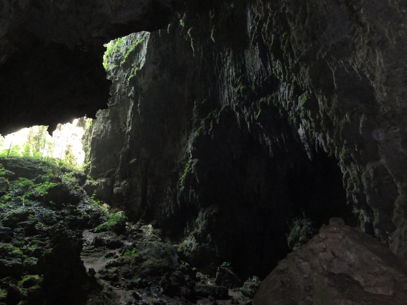 B'onb'il Pek Caves
