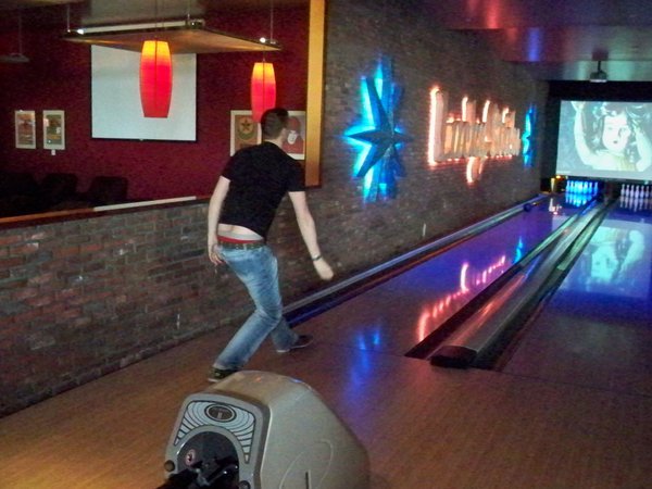 Lowes gay bowling stance, LA