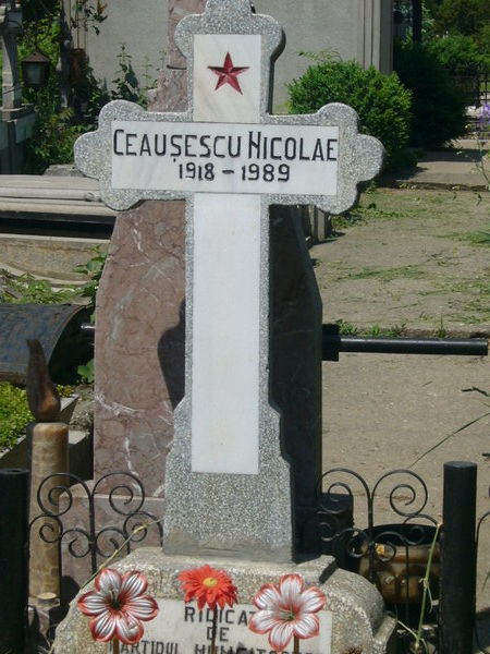 Nicolae Ceausescu grave