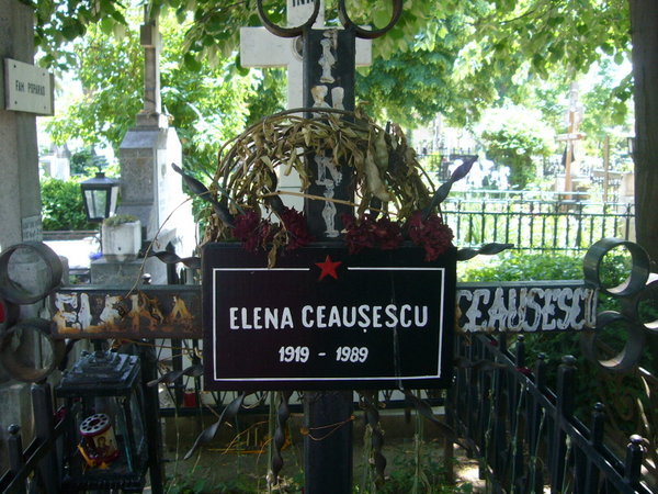 Elana Ceausescu grave