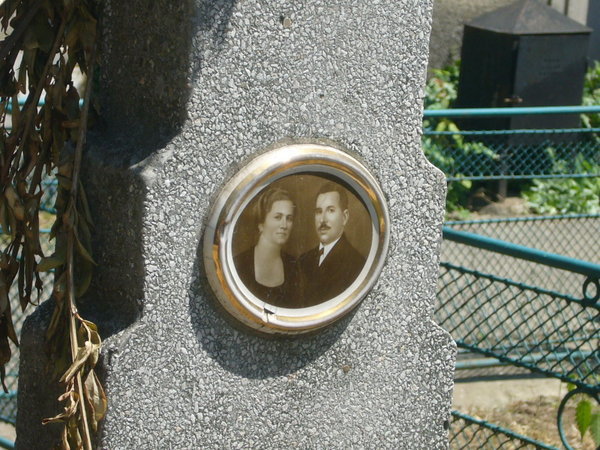 Romanian grave adornment