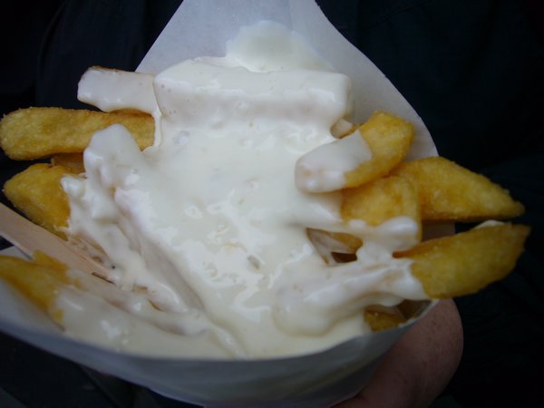 pomme frites with tartar sauce