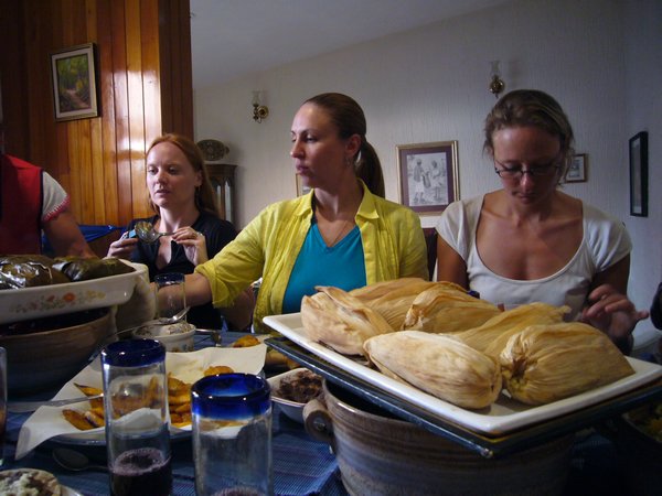 julia and sarah with the tamales