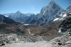 Coming down from Cho La Pass with Cholatse on the right