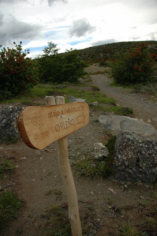 Short-cut sign to Campamento Chileno