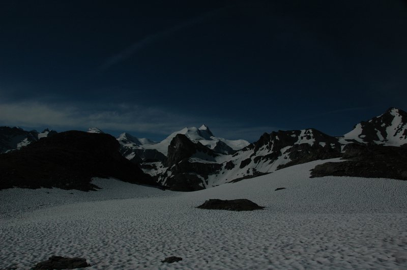 Bishorn and Weisshorn in the middle down from Meidpass