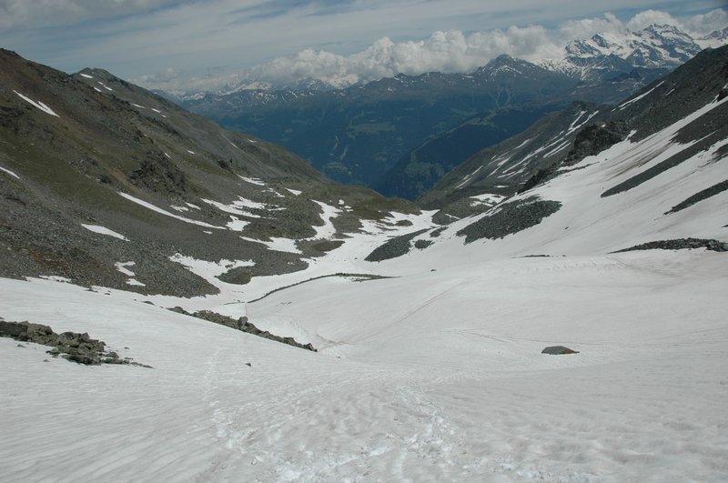 Descending on snow into Mattertal Valley 