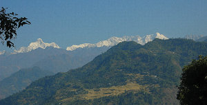 Amazing views on the way from Medibung to the tarmac road running between Ilam and Taplejung