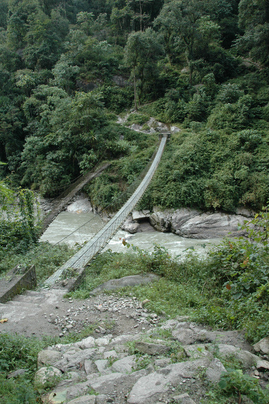Suspension bridge 620 m. crossing the Arun River betwen Num and Seduwa