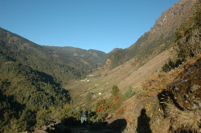 Taktor Village and the Lamjura Pass ahead