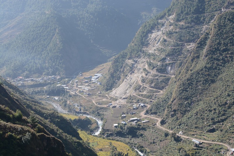 Descending from Tatopani to the valley floor at Chilime