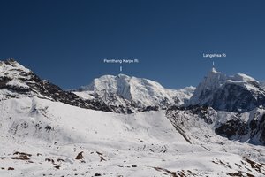 Pemthang Karpo Ri 6830 m. and Langshisa Ri 6413 m. from Tsergo Ri