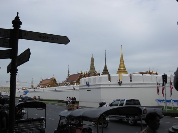 Wat Prakaeo from the street. 