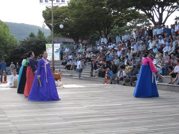 Korean folk singing by Busan Tower