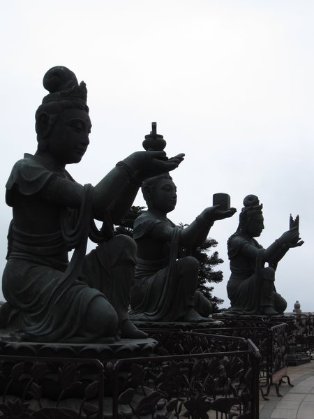 Statues surrounding the Big Buddha