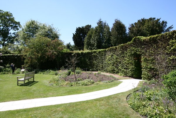 07 Walled gardens