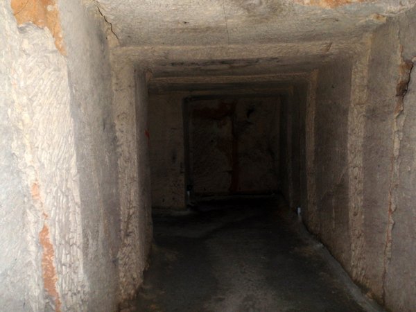 18 Tunnels in rock