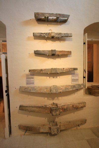 13 Roman anchors