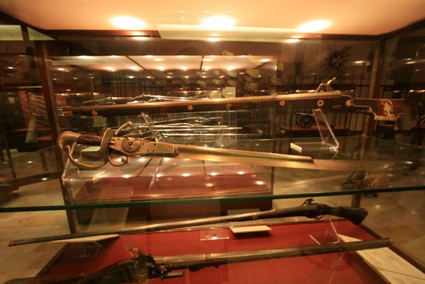 20 Palace Armoury Sword Gun