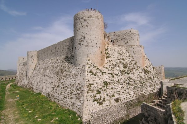 The soaring walls of the inner fortress - Krak des Chevaliers