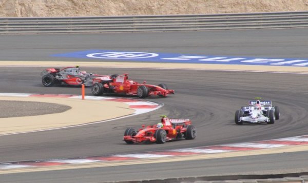 Opening laps of the Grand Prix - Bahrain International Circuit