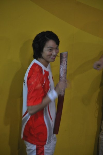 Chinese taekwondo athlete, Chen Zhong, awaits her relay leg