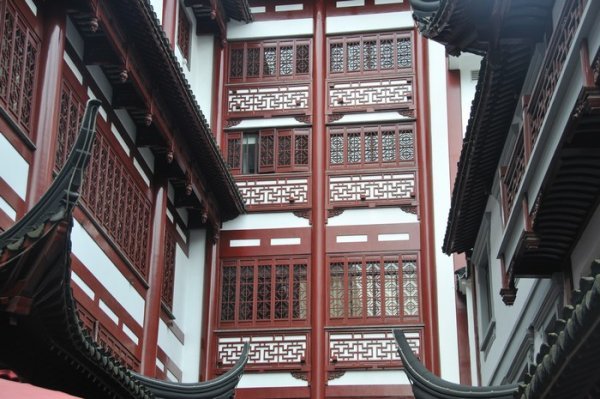 Dinstinctive Chinese architecture - Yuyuan Bazaar, Shanghai