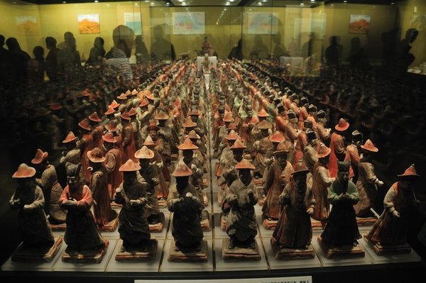 300 Painted Honour Guards from the Ming Dynasty (1368-1644CE) - Shaanxi History Museum, Xi'an, China 