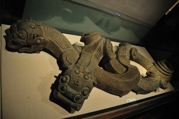 Qin Dynasty (475-207 BCE) bronze dragon design - Shaanxi History Museum, Xi'an, China