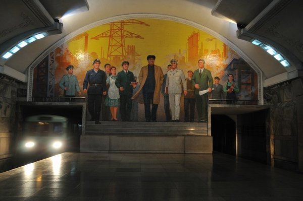 Picture praising the Great Leader - Pyongang Metro, North Korea