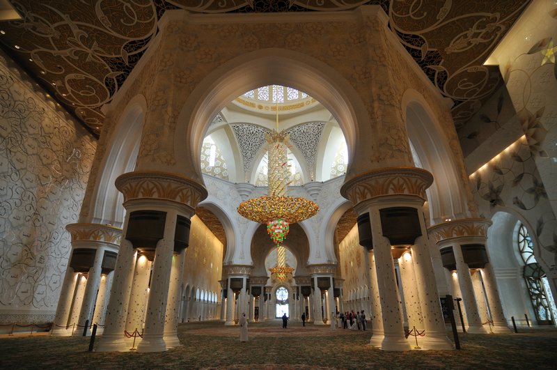 The spectacular Sheikh Zayed Grand Mosque - Abu Dhabi, UAE