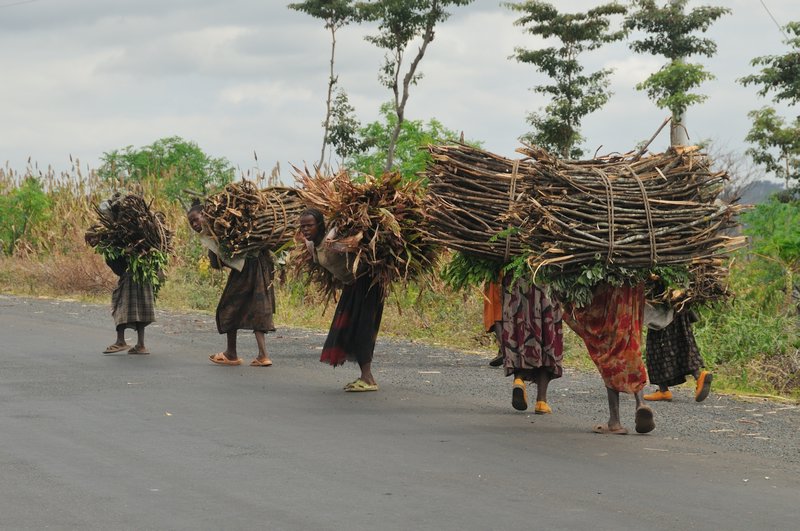 Working women in southern Ethiopia