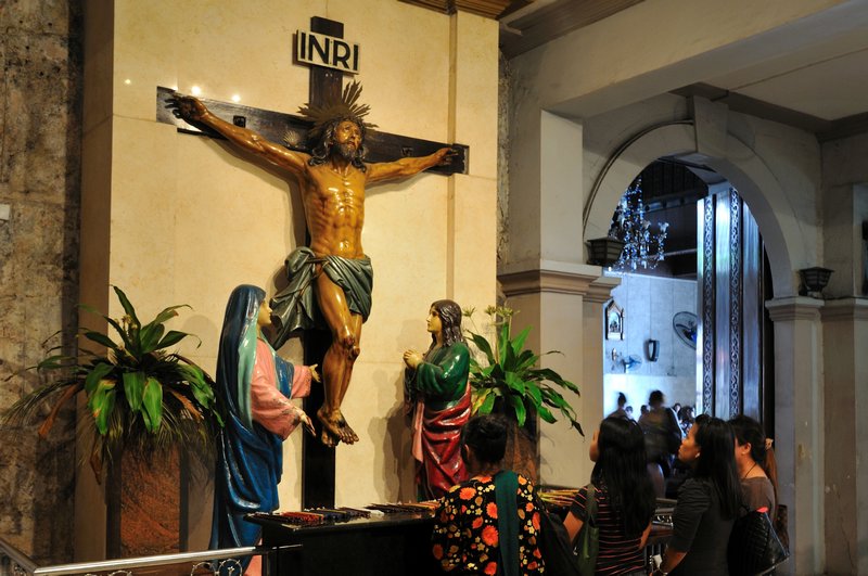 Prayers inside the Basilica Del Santa Niño - Cebu, Cebu Island, Philippines