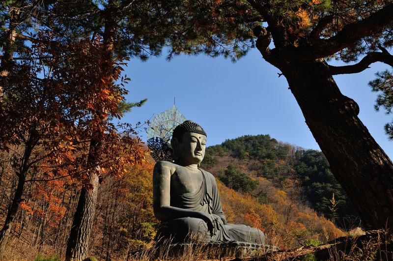 Bronze Jwabul Statue - Seoraksan National Park, South Korea