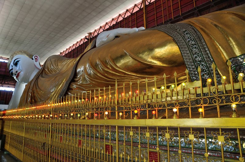 The colossal Buddha at the Chaukhtatgyi Paya - Yangon, Myanmar