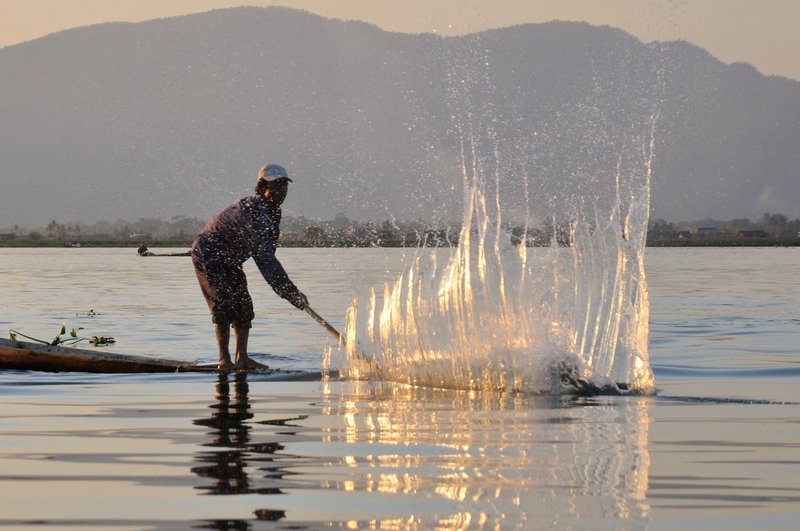 Fisherman slaps the water - Inle Lake, Myanmar