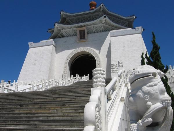 The imposing Chiang Kai-Shek Memorial Hall - Taipei