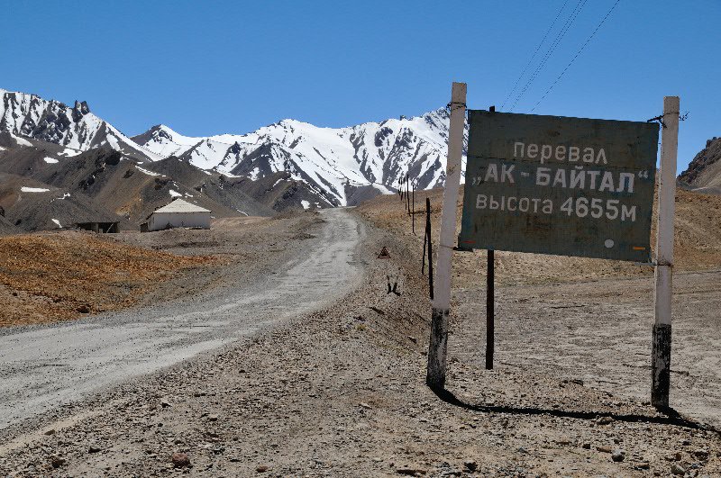 The road to Ak-Baital Pass - Tajikistan 