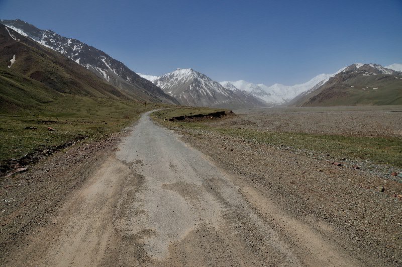 Road leading from Tajikistan - Kyrgyzstan