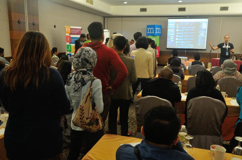 A crowd lines to make a stand against cyber bullying at Malaysia Social Media Week - Petaling Jaya, Malaysia 