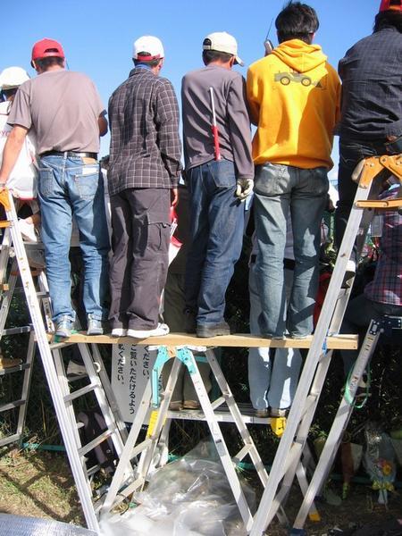 Resourceful spectators ensure a prime seat at Suzuka Grand Prix...