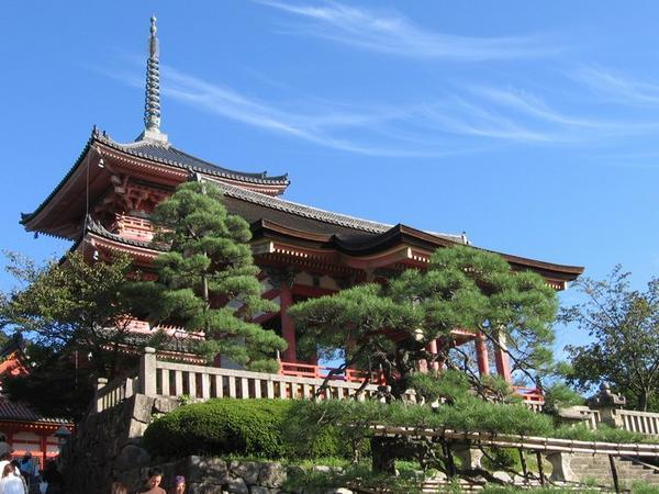 Yet another beautiful building (near the Kiyomizu-dera) in Kyoto
