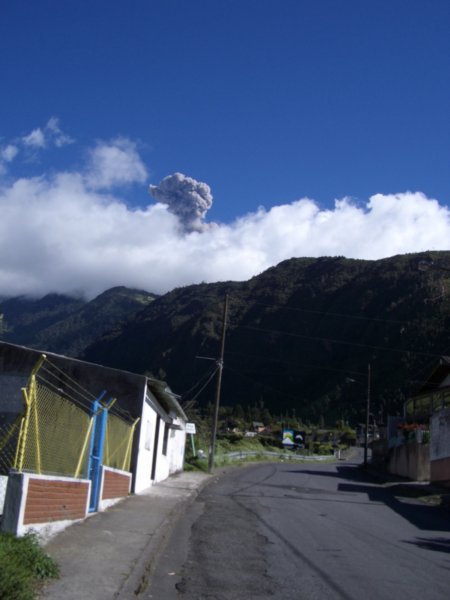 Tungurahua exploding above Banos Ecuador - chilling moment