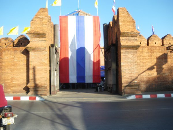 main gate for kings bday