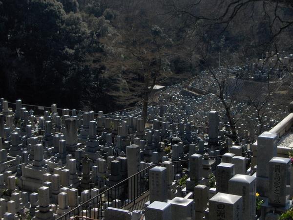 Cemetery between Kodai-Ji and the Mausoleum